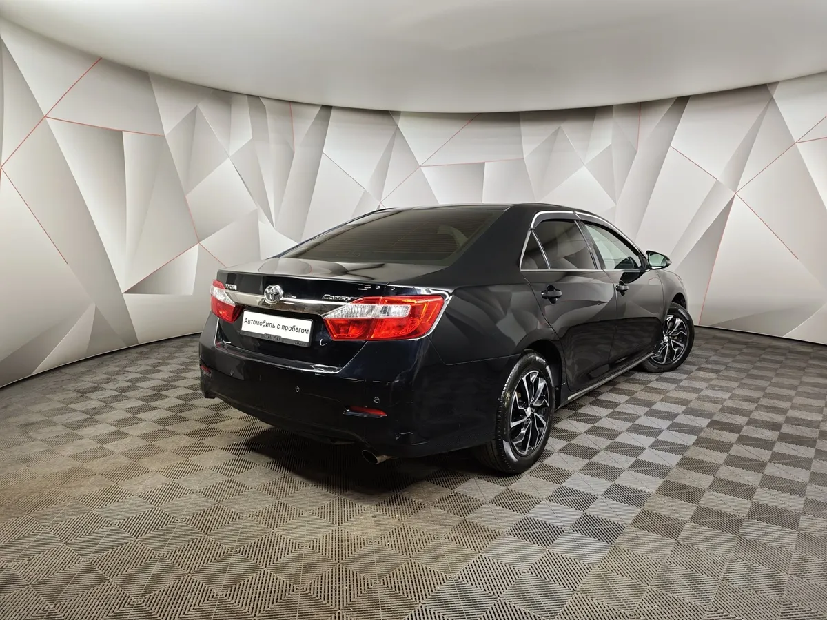 Toyota Camry 2.5 AT (181 л.с.) Стандарт Черный в АВИЛОН. Слайд №2