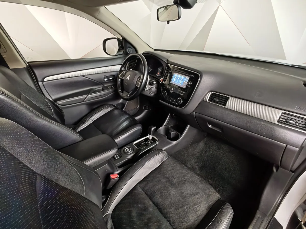 Mitsubishi Outlander 2.0 CVT 4WD (146 л.с.) Белый в АВИЛОН. Слайд №13