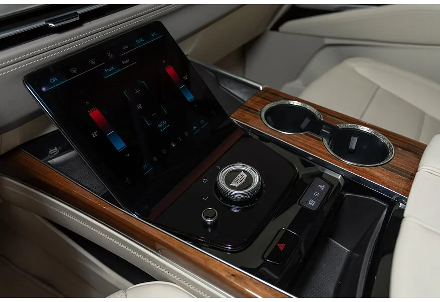 Cadillac Escalade 6.2 V8 AT AWD (420 л.с.) Sport Platinum Черный в АВИЛОН. Слайд №18