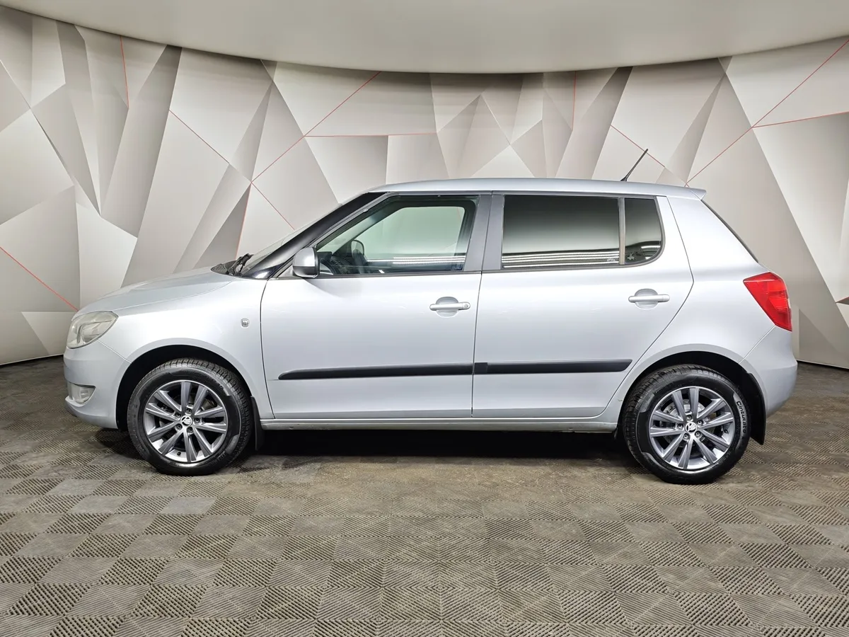 Skoda Fabia 1.6 AT (105 л.с.) Серебристый в АВИЛОН. Слайд №5