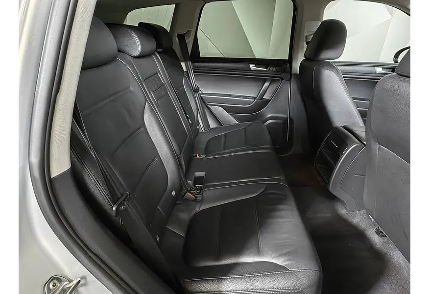 АВИЛОН - Volkswagen Touareg 3.6 FSI Tiptronic 4Motion (249 л.с.) V6 FSI Серебристый - slide 9