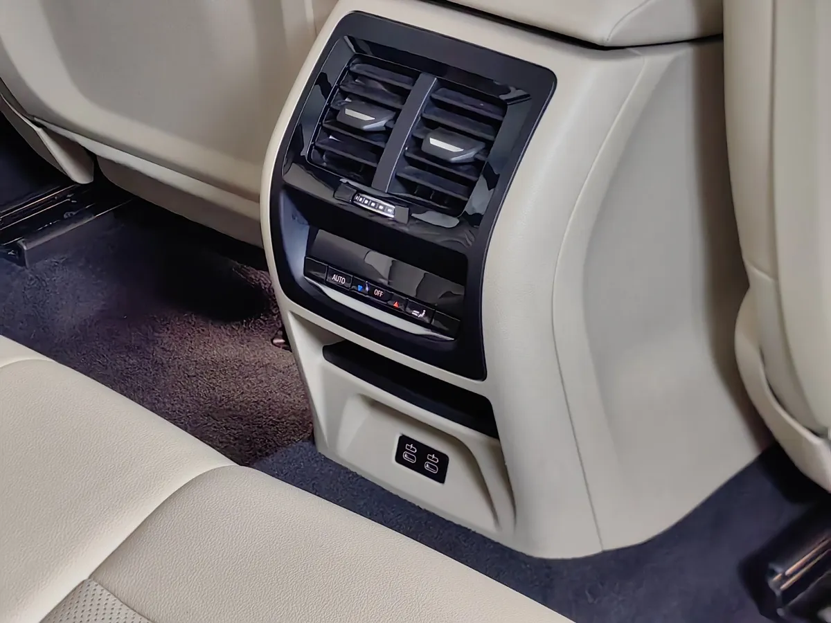 BMW X3 xDrive20d AT (190 л.с.) Lifestyle Синий в АВИЛОН. Слайд №18