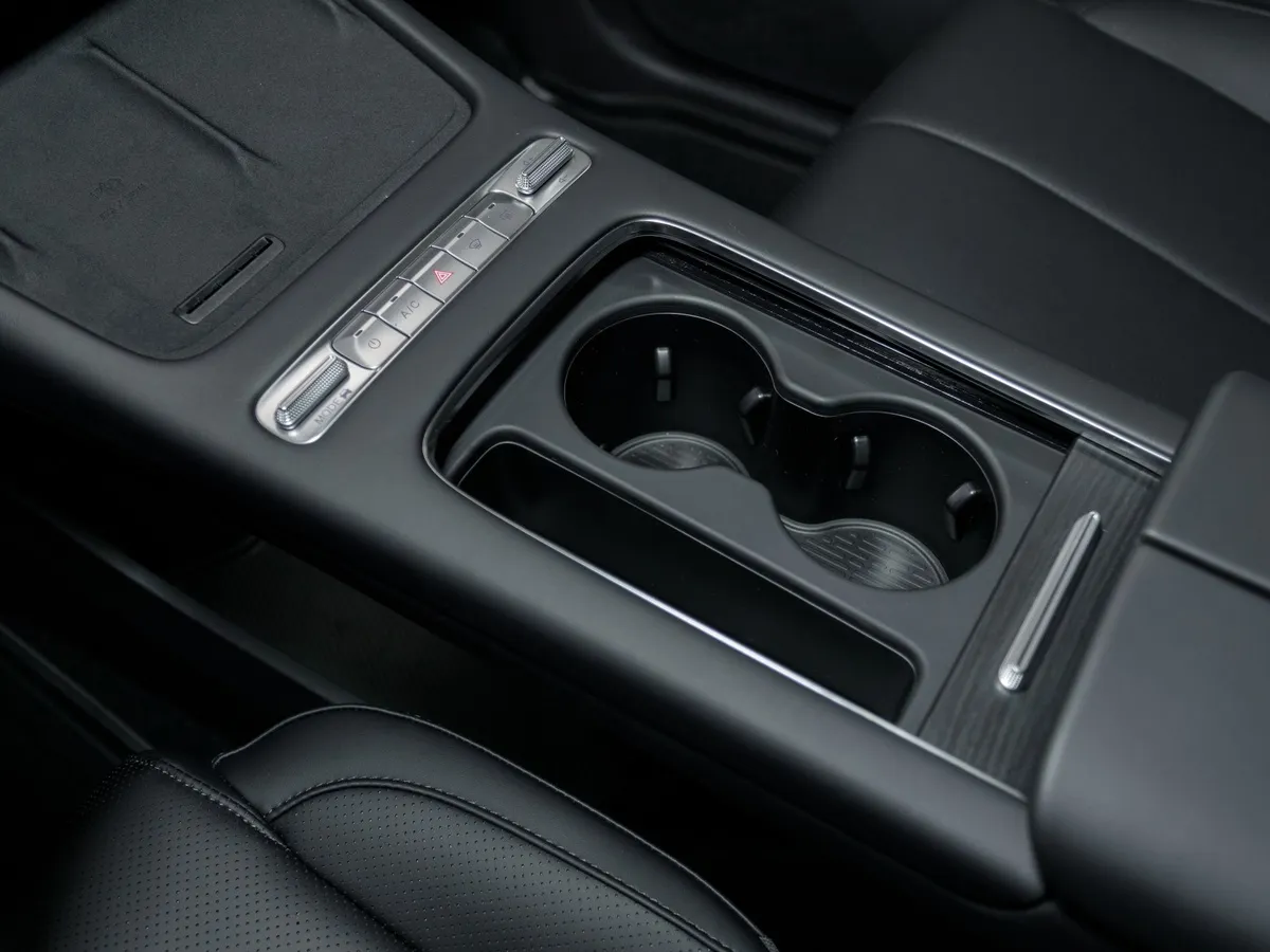 OMODA C7 1.6 DCT 4WD (150 л.с.) Драйв Серебристый в АВИЛОН. Слайд №20