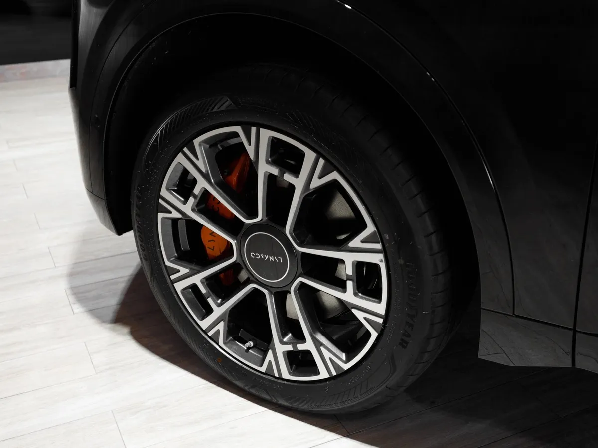 Lynk & Co 900 2.0 AT 4WD (884 л.с.) Ultra Черный в АВИЛОН. Слайд №7