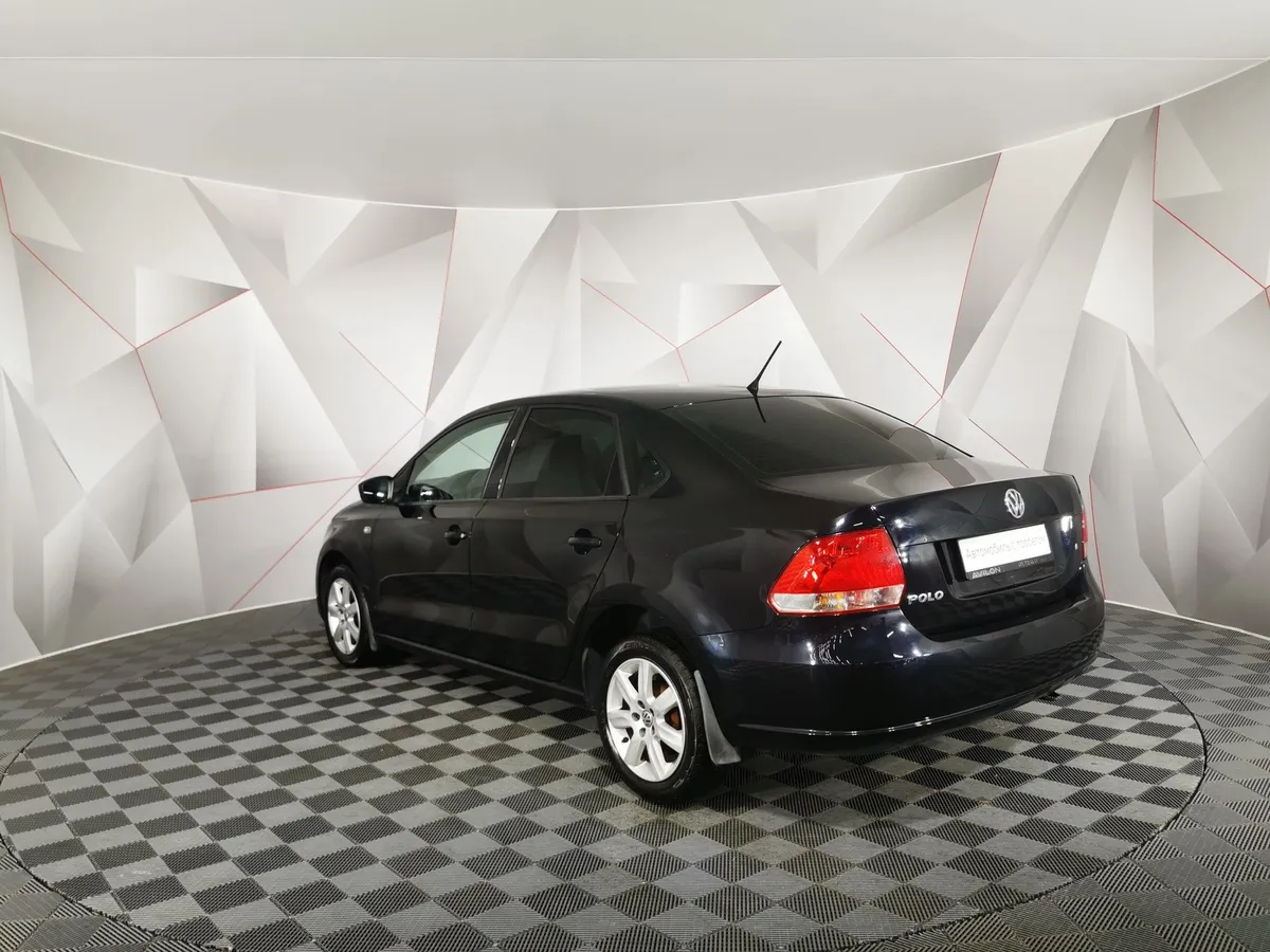Volkswagen Polo 1.6 MT (105 л.с.) Черный в АВИЛОН. Слайд №4
