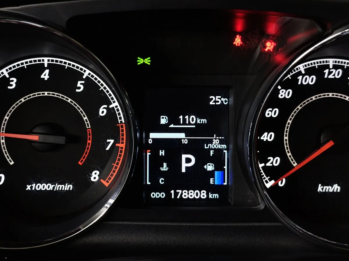 Citroen C-Crosser 2.4 CVT 4WD (170 л.с.) Серый в АВИЛОН. Слайд №17