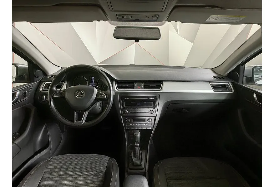 Skoda Rapid 1.6 MT (105 л.с.) Серебристый в АВИЛОН. Слайд №13