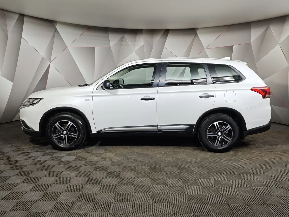 Mitsubishi Outlander 2.0 CVT (146 л.с.) Invite Белый в АВИЛОН. Слайд №5