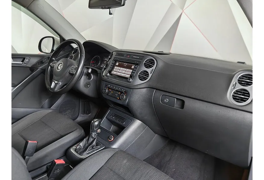 Volkswagen Tiguan 2.0 TSI 4Motion AT (170 л.с.) Track & Field Белый в АВИЛОН. Слайд №13