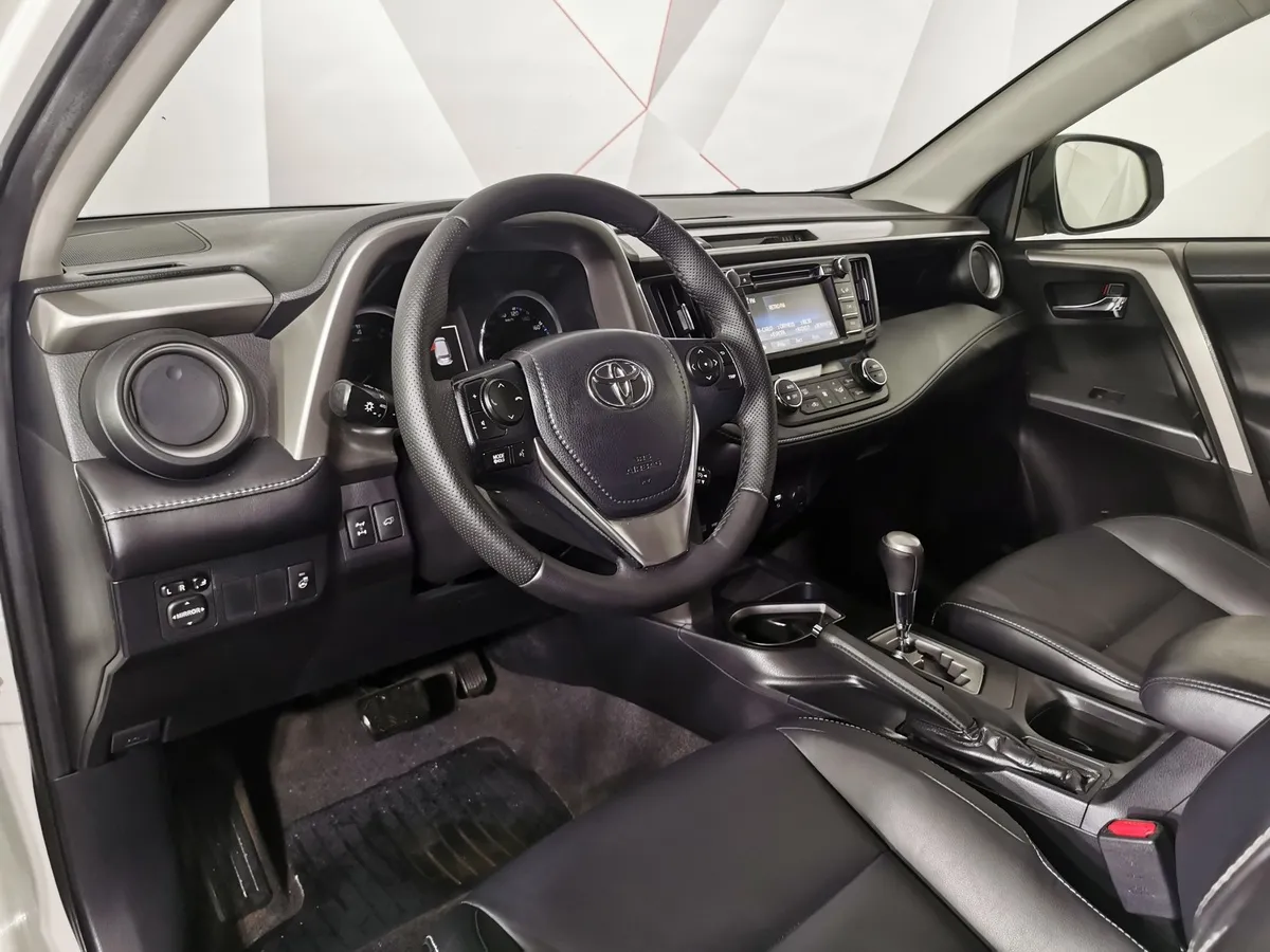 Toyota RAV4 2.0 CVT AWD (146 л.с.) Классик Белый в АВИЛОН. Слайд №18