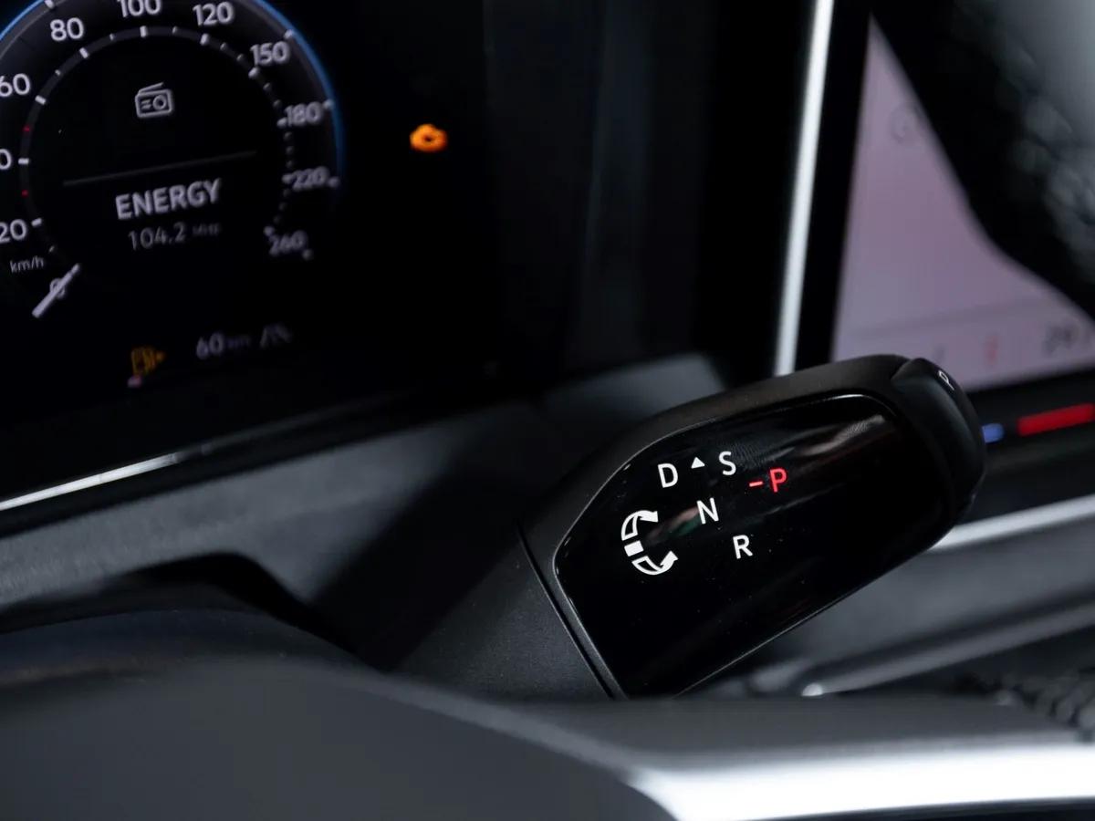 Volkswagen Tiguan 380 TSI 2.0 DSG 4WD (220 л.с.) R-Line Белый в АВИЛОН. Слайд №15