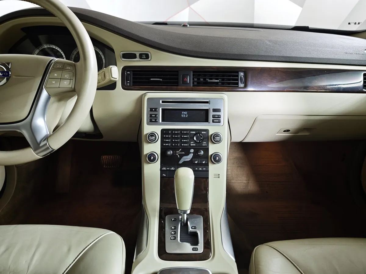 Volvo S80 2.5 Turbo Geartronic (231 л.с.) Коричневый в АВИЛОН. Слайд №14