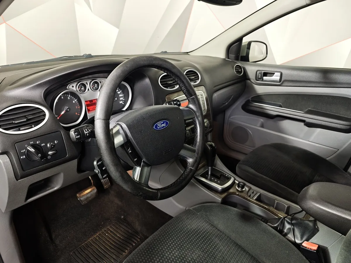 Ford Focus 2.0 AT (145 л.с.) Серебристый в АВИЛОН. Слайд №19