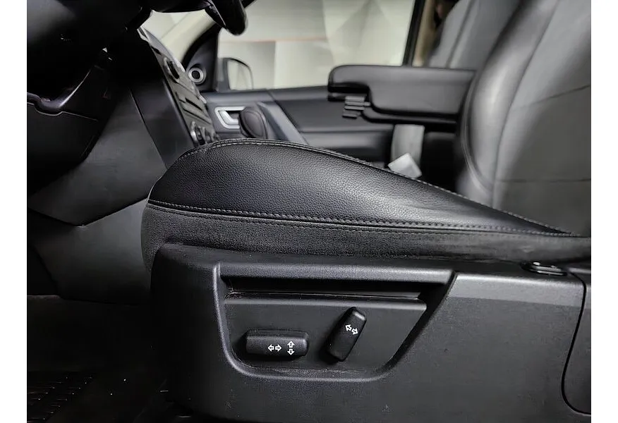 Land Rover Freelander 2.2 TD4 AT 4WD (150 л.с.) XS Серебристый в АВИЛОН. Слайд №20