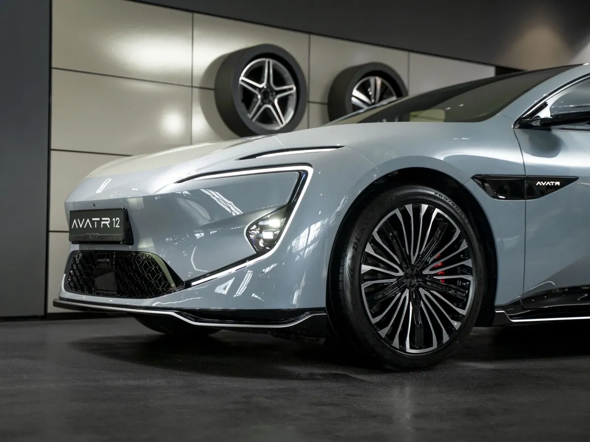 Avatr 12 AT 4WD (578 л.с.) Dual Motor Dynamic Синий в АВИЛОН. Слайд №11