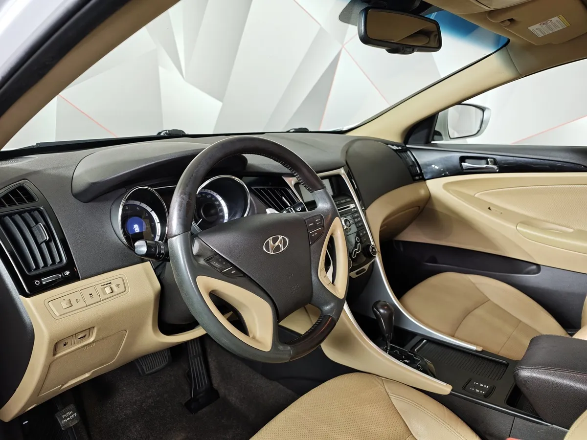 Hyundai Sonata 2.0 MPi AT (150 л.с.) Comfort Белый в АВИЛОН. Слайд №18