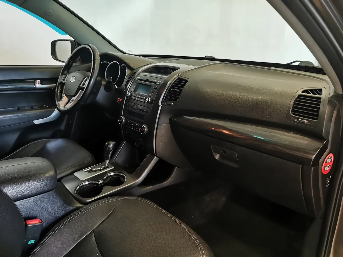 Kia Sorento 2.4 AT 4WD (175 л.с.) Comfort Бежевый в АВИЛОН. Слайд №12