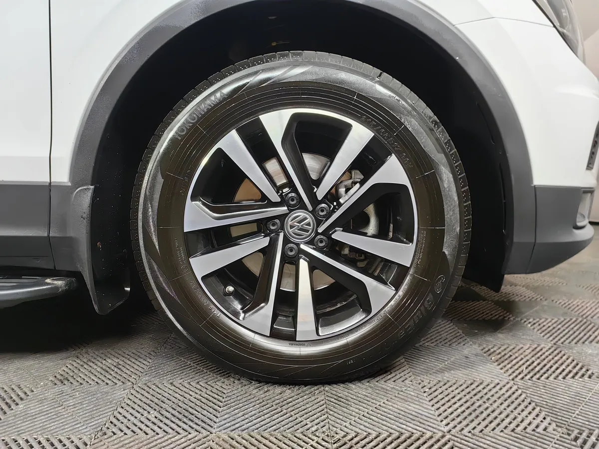 Volkswagen Tiguan 1.4 TSI BlueMotion DSG (150 л.с.) Белый в АВИЛОН. Слайд №9