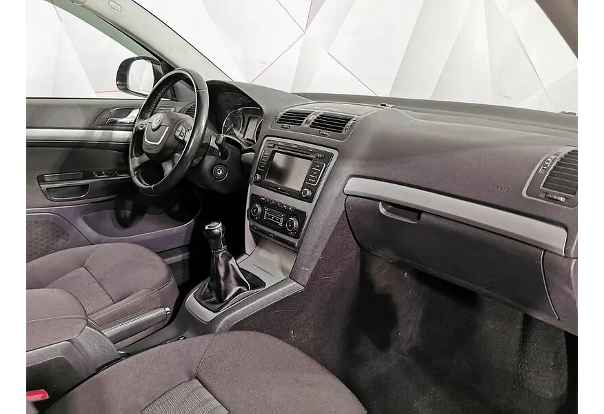 Skoda Octavia 1.8 TSI MT (152 л.с.) Ambition (CKD) Черный в АВИЛОН. Слайд №13