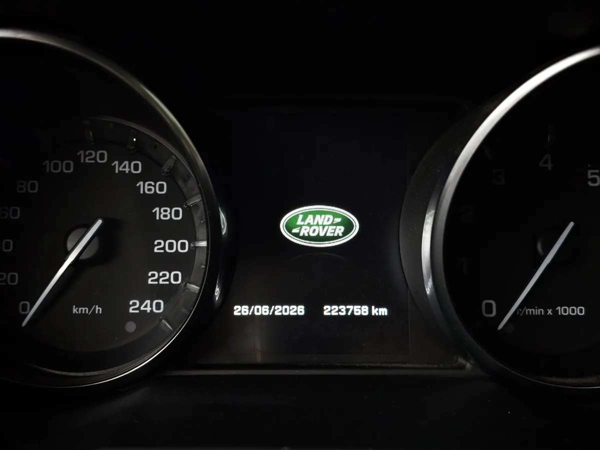 Land Rover Range Rover Evoque 2.0 Si4 AT AWD (240 л.с.) Dynamic Черный в АВИЛОН. Слайд №16