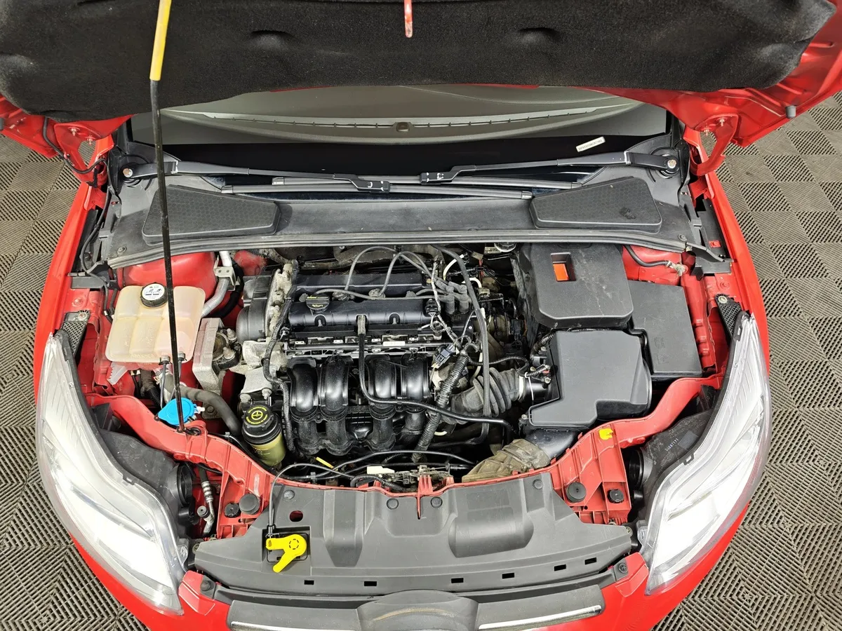 Ford Focus 1.6 PowerShift (105 л.с.) Trend Красный в АВИЛОН. Слайд №11