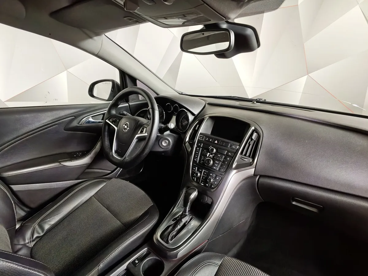 Opel Astra 1.6 Turbo AT (180 л.с.) Серый в АВИЛОН. Слайд №10