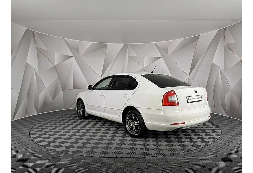 Skoda Octavia 1.6 MPI AT (102 л.с.) Белый в АВИЛОН. Слайд №4