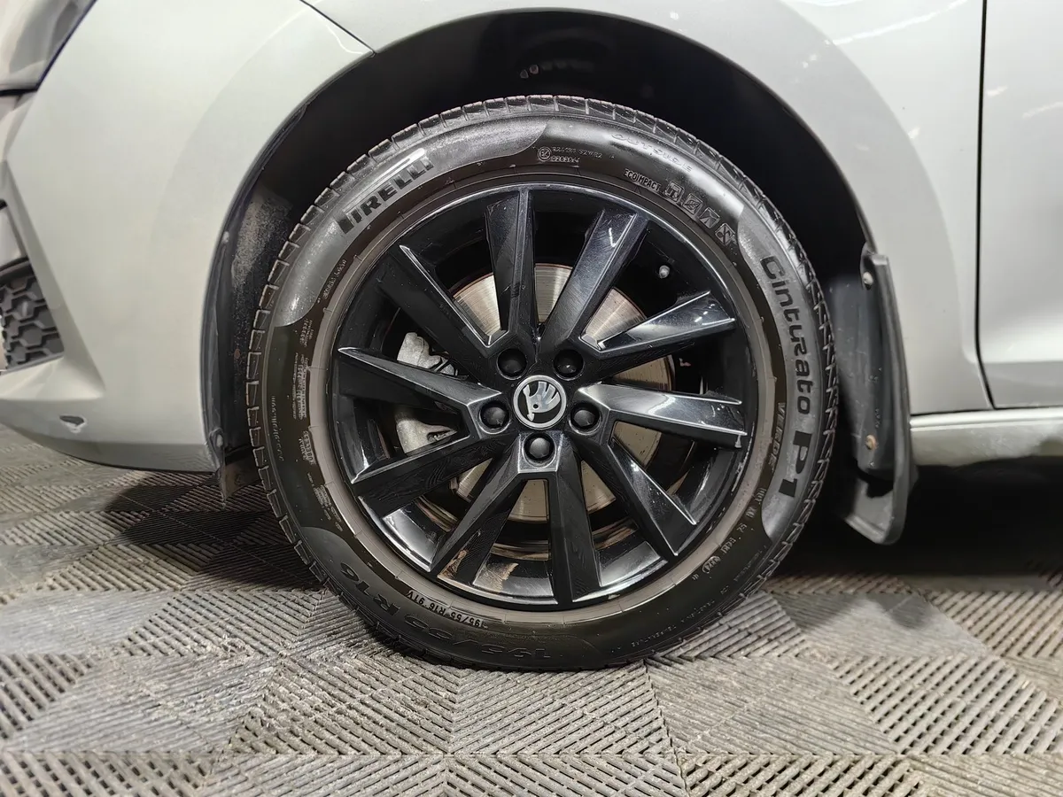 Skoda Rapid 1.4 DSG (125 л.с.) Ambition Серый в АВИЛОН. Слайд №9