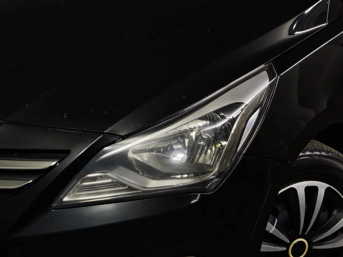 Hyundai Solaris 1.6 MT (123 л.с.) Comfort Черный в АВИЛОН. Слайд №10