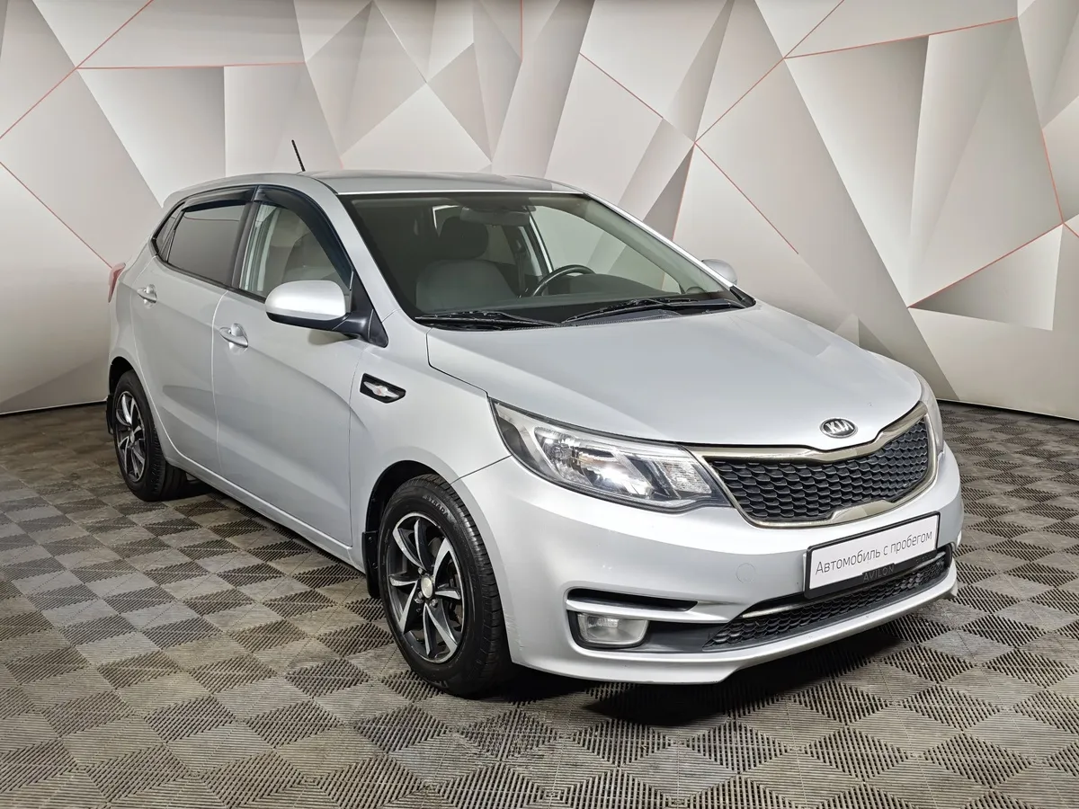 Kia Rio 1.6 AT (123 л.с.) Серебристый в АВИЛОН. Слайд №3