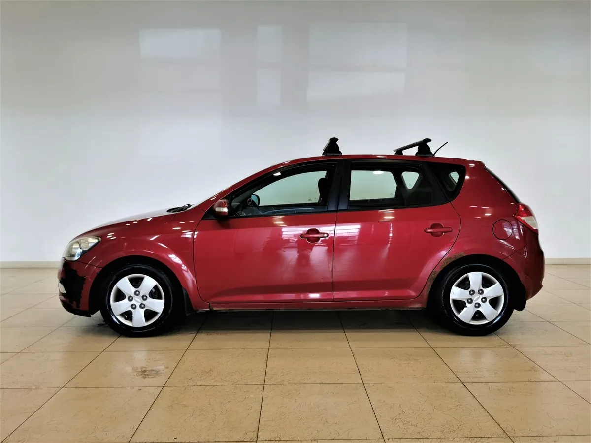 Kia Ceed 1.6 MT (129 л.с.) Comfort Красный в АВИЛОН. Слайд №4
