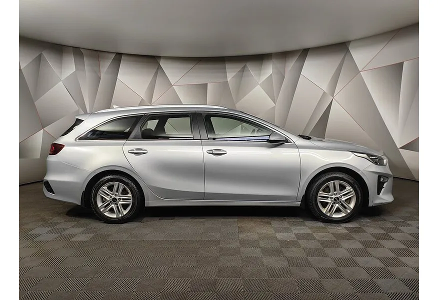 Kia Ceed 1.6 MPI AT (128 л.с.) Prestige Серебристый в АВИЛОН. Слайд №6