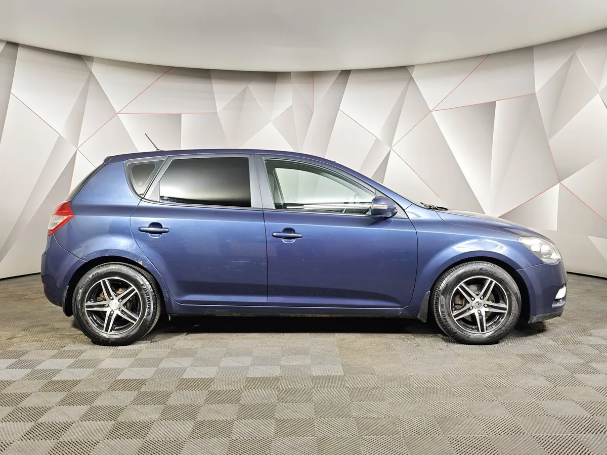 Kia Ceed 1.6 AT (126 л.с.) Comfort Белый в АВИЛОН. Слайд №6