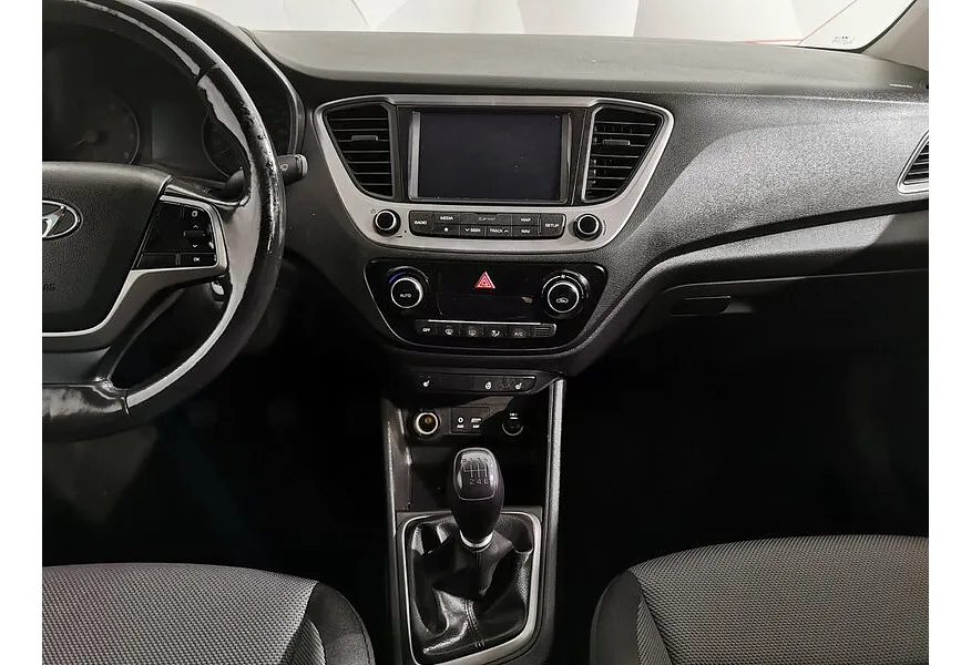Hyundai Solaris 1.6 MT (123 л.с.) Family Белый в АВИЛОН. Слайд №15