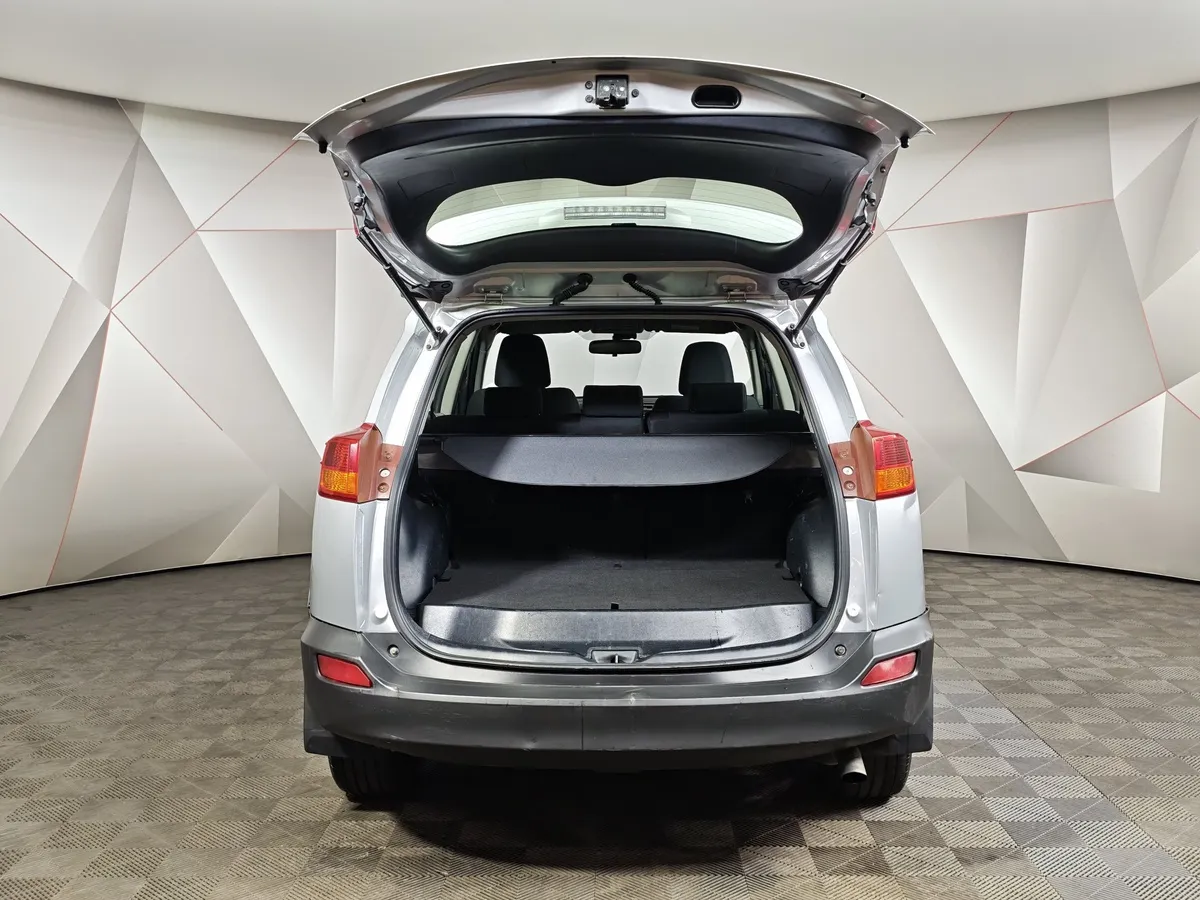 Toyota RAV4 2.0 CVT FWD (146 л.с.) Серебристый в АВИЛОН. Слайд №12
