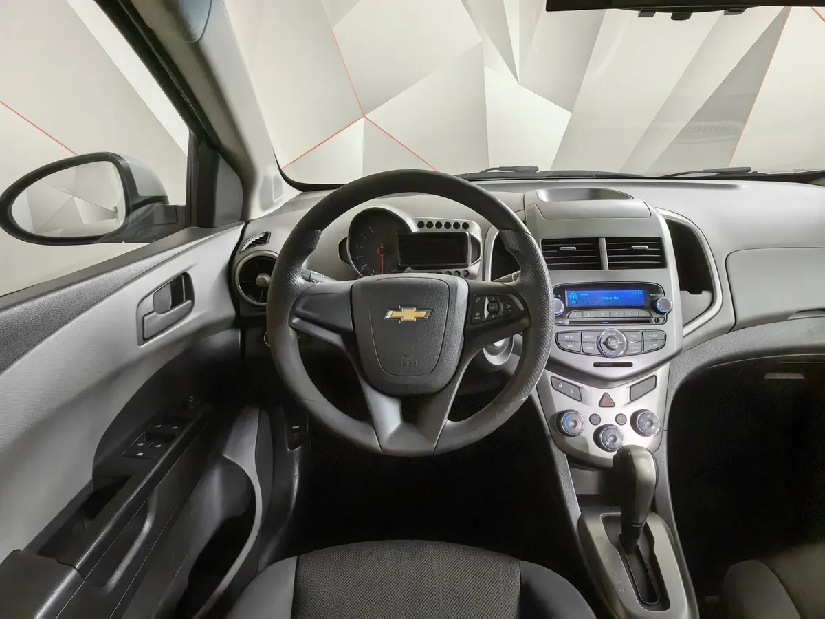 Chevrolet Aveo 1.6 AT (115 л.с.) Белый в АВИЛОН. Слайд №18