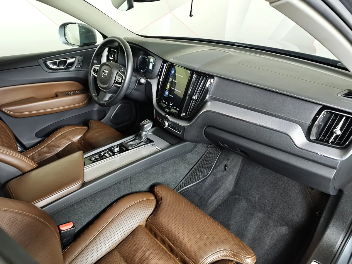 Volvo XC60 2.0 D5 AT AWD (235 л.с.) Momentum Серый в АВИЛОН. Слайд №10