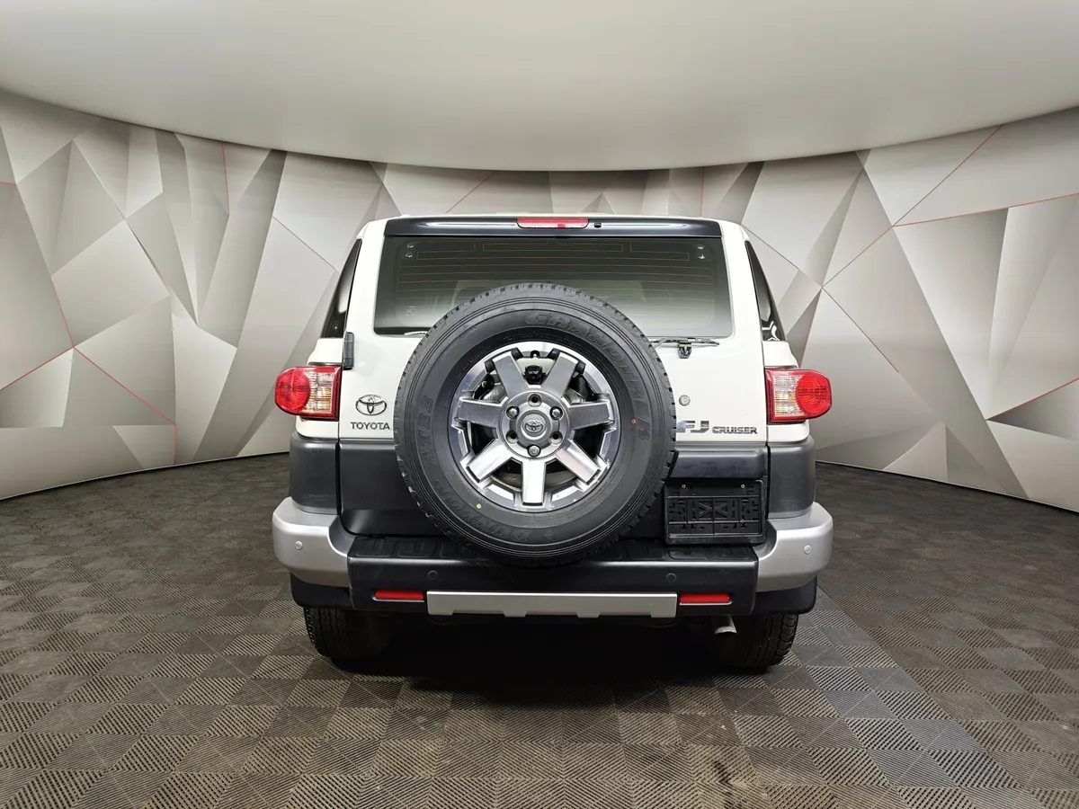 Toyota FJ Cruiser 4.0 AT 4WD (276 л.с.) Белый в АВИЛОН. Слайд №8
