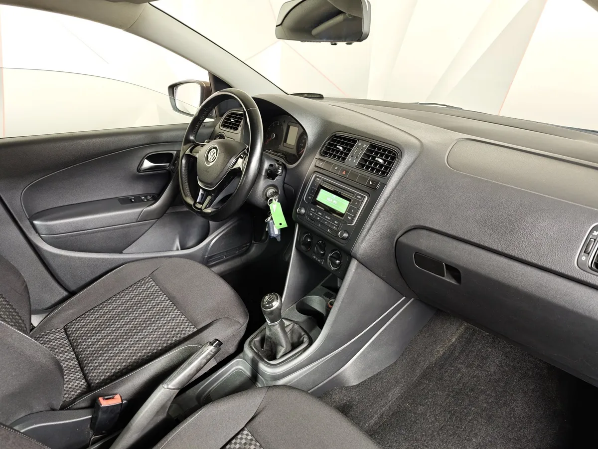 Volkswagen Polo 1.6 MT (105 л.с.) Comfortline Коричневый в АВИЛОН. Слайд №13