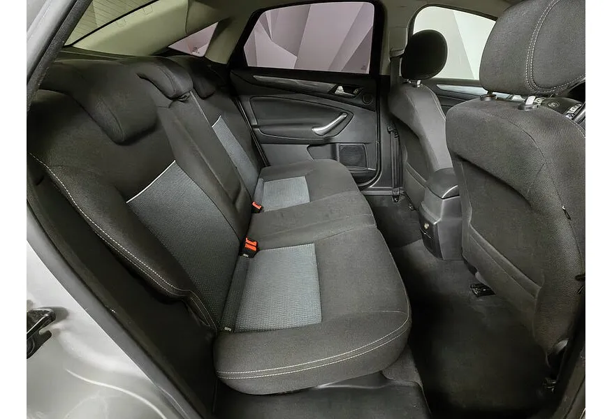 Ford Mondeo 2.3 AT (161 л.с.) Ambiente Серебристый в АВИЛОН. Слайд №15