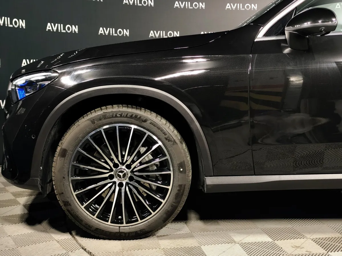 Mercedes-Benz GLC 300 4MATIC 9G-TRONIC (258 л.с.) Черный в АВИЛОН. Слайд №17