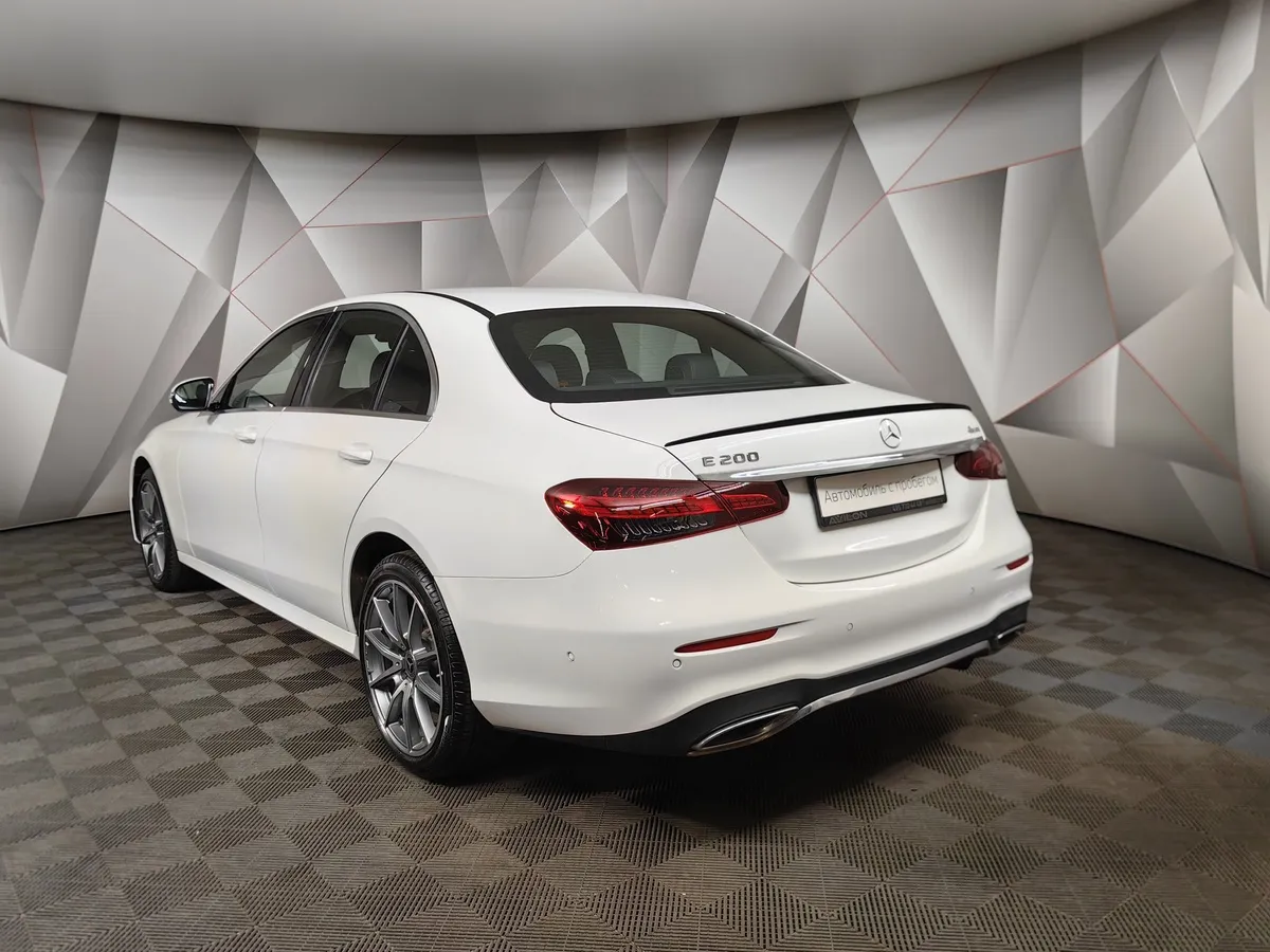 Mercedes-Benz E-Класс E 200 4MATIC 9G-TRONIC (184 л.с.) Sport Белый в АВИЛОН. Слайд №4