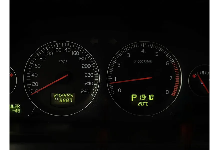 Volvo XC90 2.5 T5 Geartronic AWD (5 мест) (210 л.с.) Белый в АВИЛОН. Слайд №18