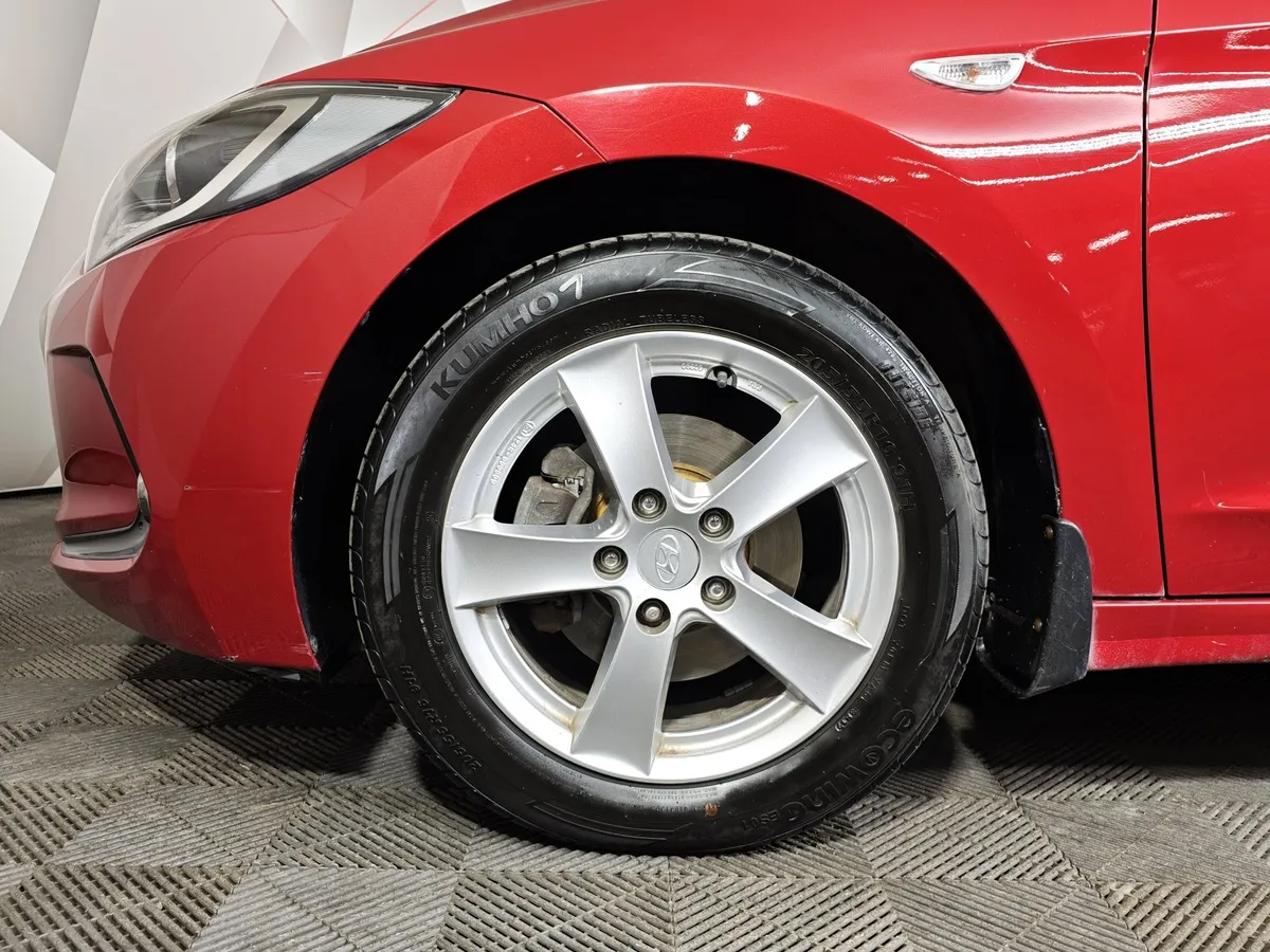 Hyundai Elantra 1.6 AT (128 л.с.) Active Красный в АВИЛОН. Слайд №9