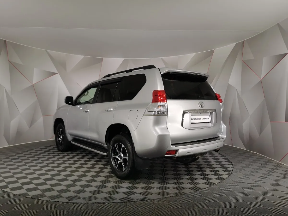 Toyota Land Cruiser Prado 4.0 AT 4WD (282 л.с.) Серебристый в АВИЛОН. Слайд №4