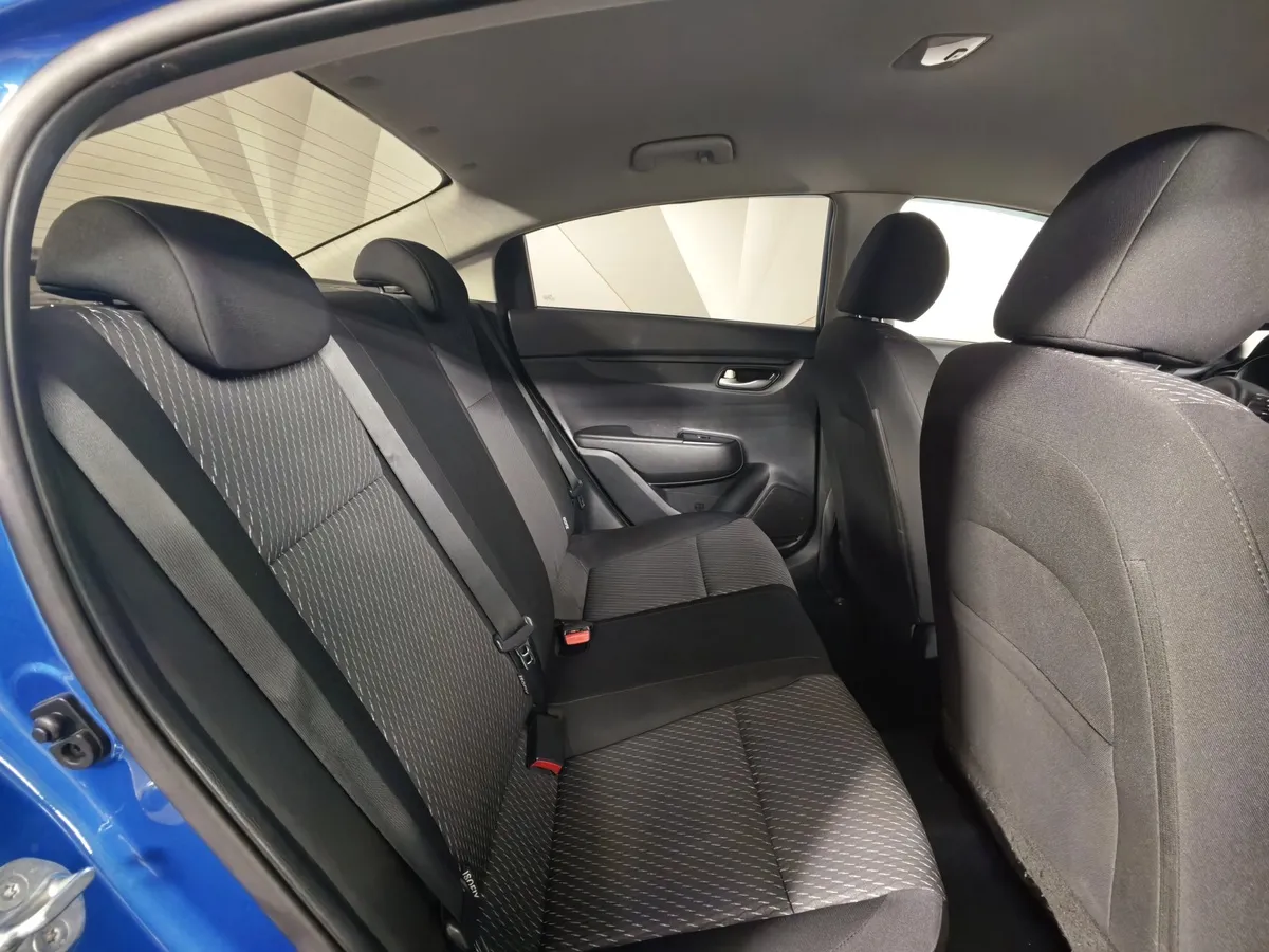Kia Rio 1.6 AT (123 л.с.) Luxe Синий в АВИЛОН. Слайд №14