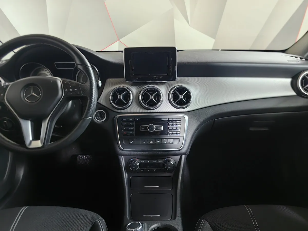 Mercedes-Benz GLA 200 7G-DCT (150 л.с.) Особая серия Красный в АВИЛОН. Слайд №15