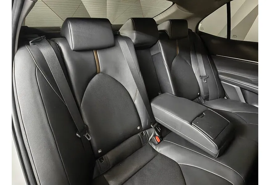 Toyota Camry 2.5 AT (181 л.с.) Белый в АВИЛОН. Слайд №9