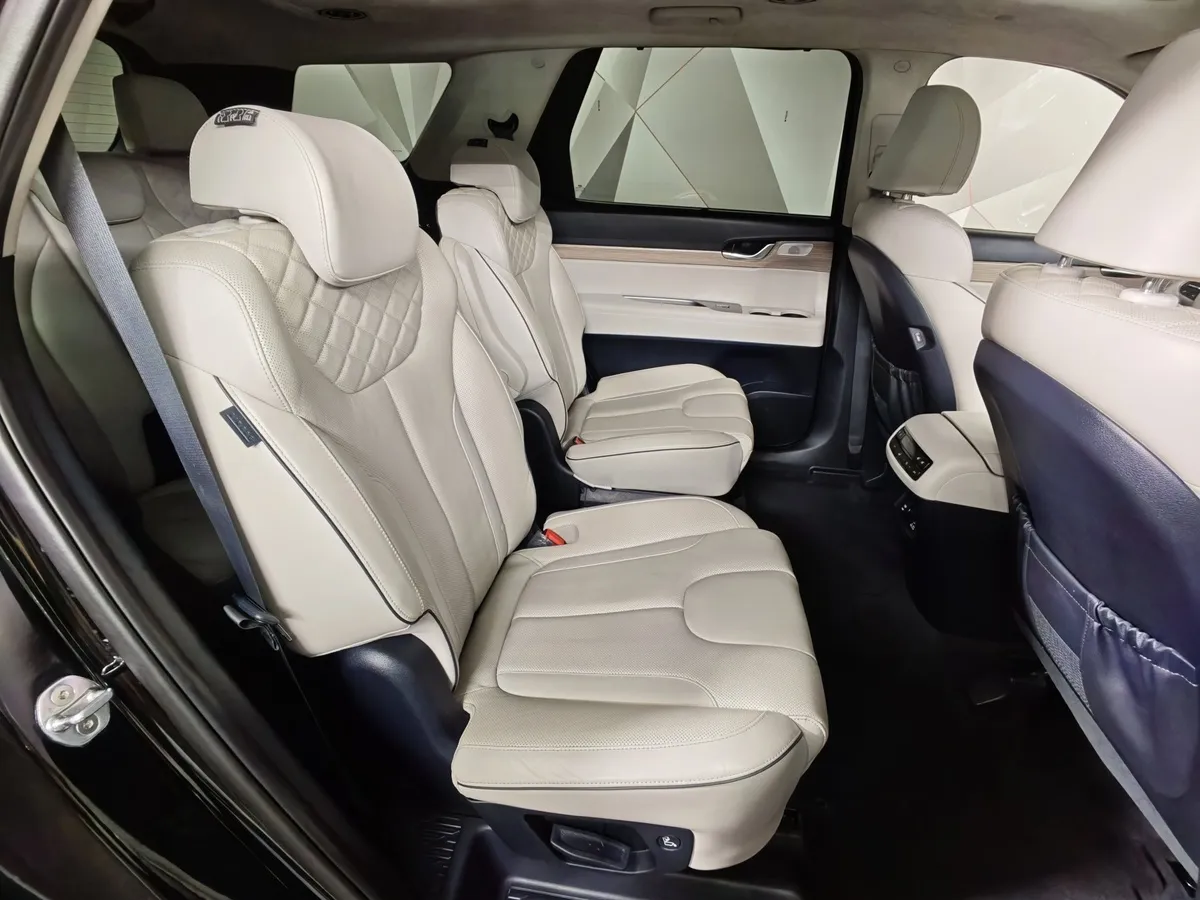 Hyundai Palisade 3.8 АТ 4WD (249 л.с.) 7 мест Calligraphy Черный в АВИЛОН. Слайд №16