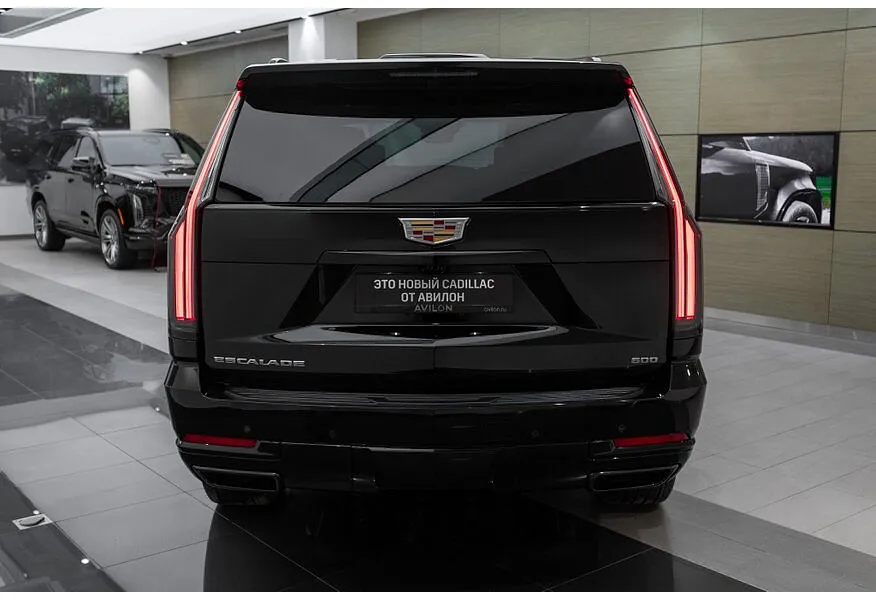 Cadillac Escalade 6.2 V8 AT AWD (420 л.с.) Sport Platinum Черный в АВИЛОН. Слайд №6